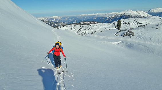 Freiheit, Schönheit, Einsamkeit: Skitourengehen als Trend für junge Frauen?