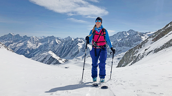 Freiheit, Schönheit, Einsamkeit: Skitourengehen als Trend für junge Frauen?