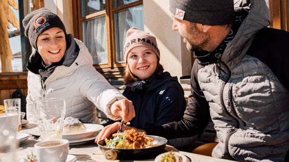 Die 5 unausgesprochenen Gesetze des perfekten Familien-Skiurlaubs