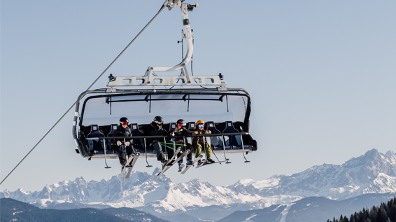 Die 5 unausgesprochenen Gesetze des perfekten Familien-Skiurlaubs