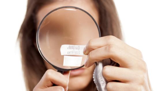 Damit’s richtig sitzt: Lies das Kleingedruckte / Bild: iStock / VladimirFLoyd Damit’s richtig sitzt: Lies das Kleingedruckte / Bild: iStock / VladimirFLoyd
