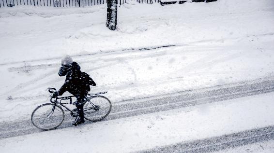 So schützen Biker ihre Haut im Winter / Bild: iStock / Marc Bruxelle So schützen Biker ihre Haut im Winter / Bild: iStock / Marc Bruxelle