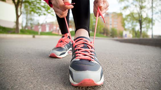 Läuferfüße: Vor diesen 4 No-Gos warnt der Fußpfleger / Bild: iStock / fizkes Läuferfüße: Vor diesen 4 No-Gos warnt der Fußpfleger / Bild: iStock / fizkes