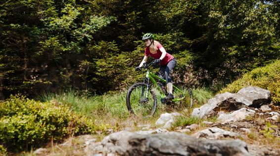 4 Tricks Wie Frauen Ihre Angst Beim Mountainbiken Uberwinden Konnen Sportaktiv Com