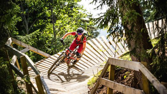 Bike-Action pur: Blue Line / Bild: Saalbach / Bause