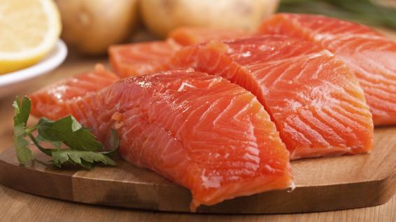 Post-Workout Food: Lachs / Bild: iStock / olgna