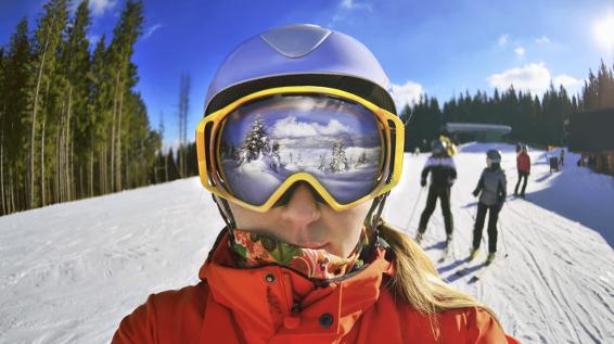 Achtung, Sturzgefahr: 5 Tipps, wie du beim Skifahren richtig fällst / Bild: iStock