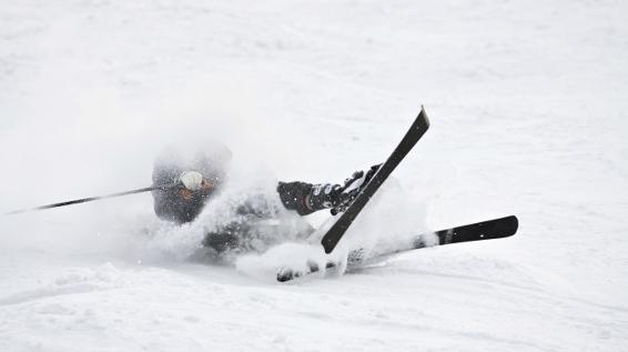 Achtung, Sturzgefahr: 5 Tipps, wie du beim Skifahren richtig fällst / Bild: iStock Achtung, Sturzgefahr: 5 Tipps, wie du beim Skifahren richtig fällst / Bild: iStock