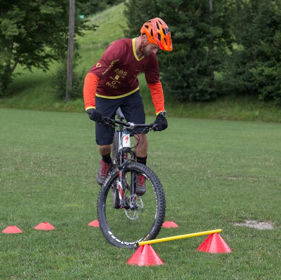 MTB-Fahrtechnik: So funktioniert eine Spitzkehre / Bild: Thomas Polzer