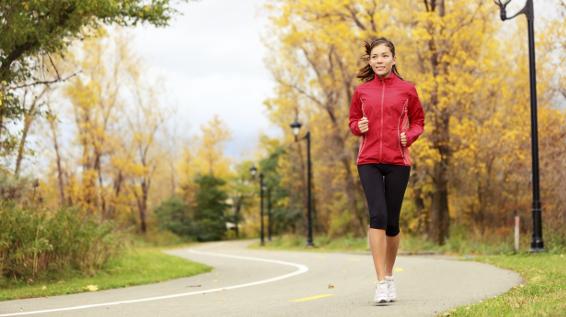 Sport in der Übergangszeit: Kleider machen Sportler / Bild: iStock / Maridav