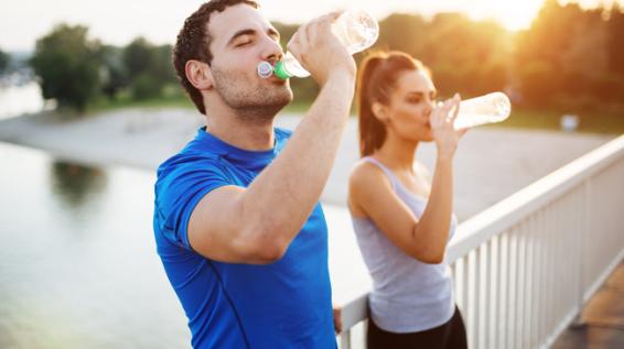 Warum du ohne Wasser niemals fit wirst / Bild: iStock / nd3000 