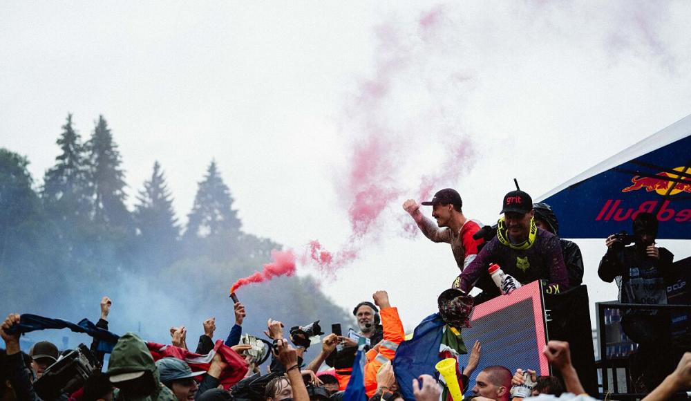 Downhill-Ass Kolb erkämpft sich 2. Platz im Unwetter von Haute-Savoie