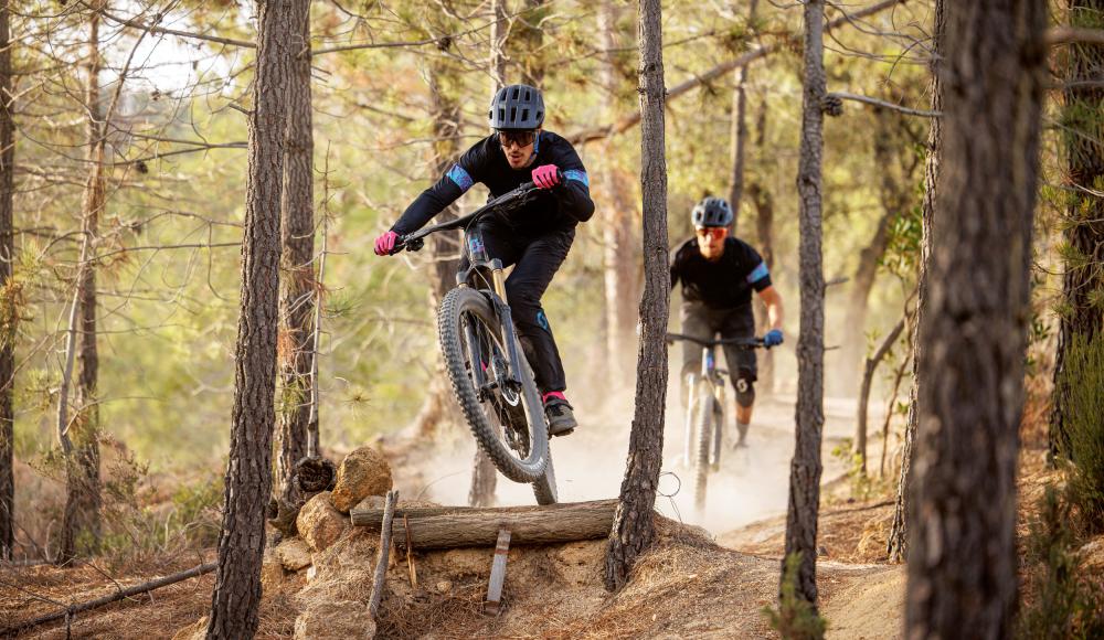 Feine Zeiten: Was moderne Mountain­bikes- und E-Mountain­bikes auszeichnet