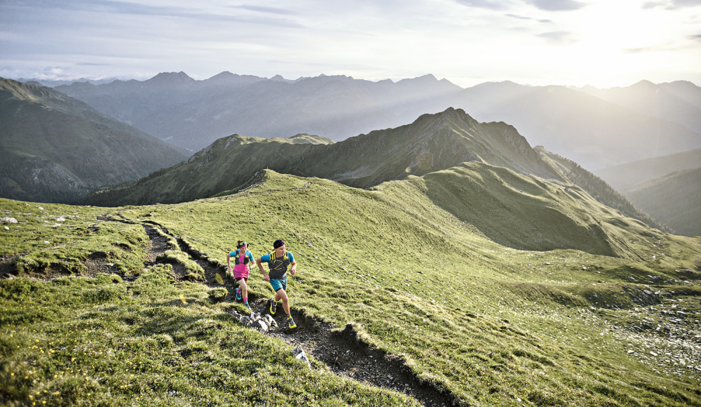 Schnelle Schritte auf schmalen Pfaden: Warum jeder Läufer und Naturliebhaber Trailrunning ausprobieren sollte