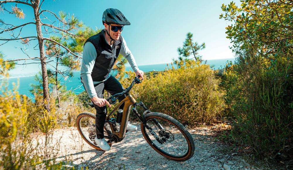 Boost & Bikegefühl: E-MTB 2026 – ein Blick hinter die Kulissen eines steilen Aufstiegs