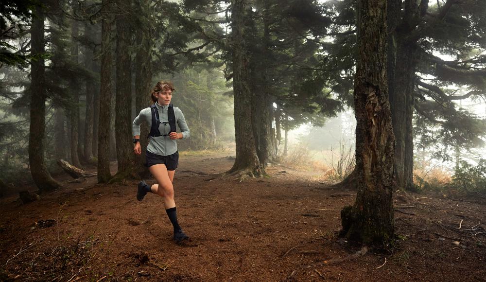 Zwei Laufwelten: GPS-Sportuhren zwischen Straßenlaufen und Trailrunning-Einsatz