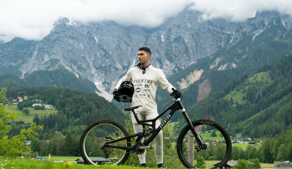 Aventon holt Downhill-Profi Angel Suarez Alonso als Markenbotschafter und Entwicklungspartner