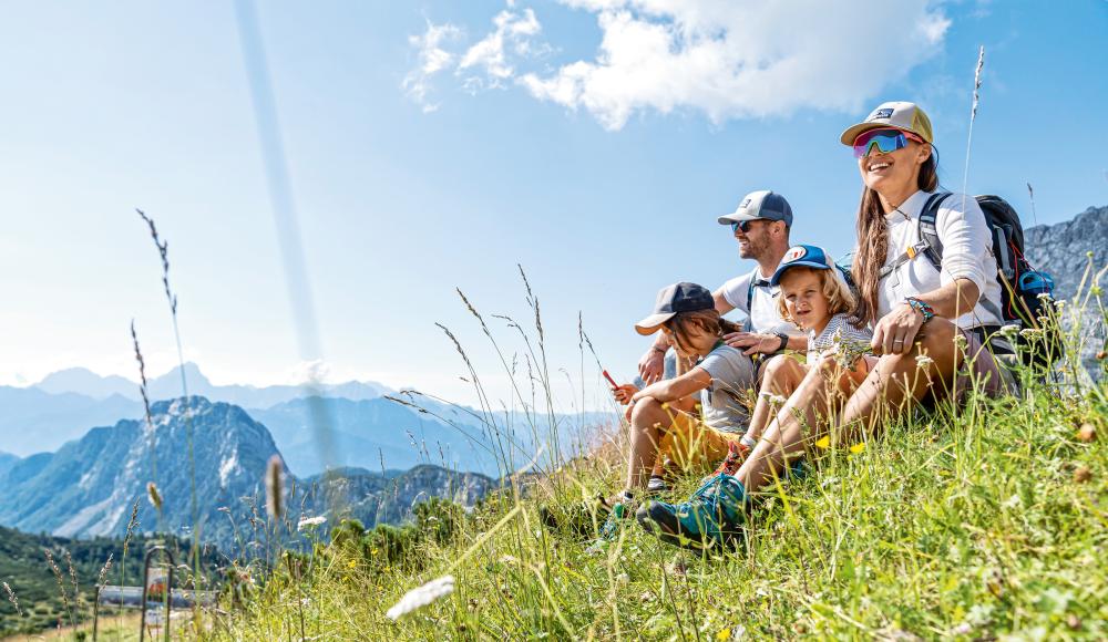 Gemeinsame Zeit, die uns Berge gibt: So abwechslungsreich könnte ein Familien-Wanderurlaub ablaufen