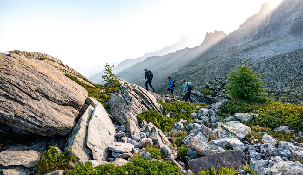 Drei Jacken für alle Fälle – Hardshell, Softshell & Isolationsjacke: Welche wann zum Einsatz kommtDrei Jacken für alle Fälle – Hardshell, Softshell & Isolationsjacke: Welche wann zum Einsatz kommt