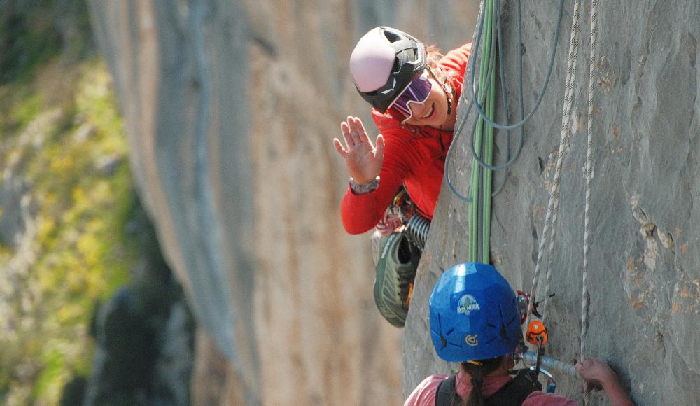 „Hold on together“: Gemeinsam klettern mit unterschiedlichen Voraussetzungen