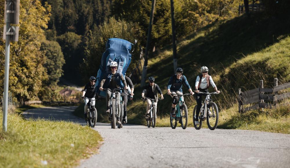 BUCKETRIDE Festival 2026: 148 Rider gemeinsam auf einem Trail